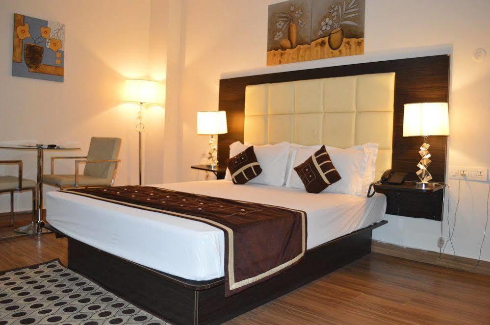 Ksr Park Hotel Хидерабад Екстериор снимка